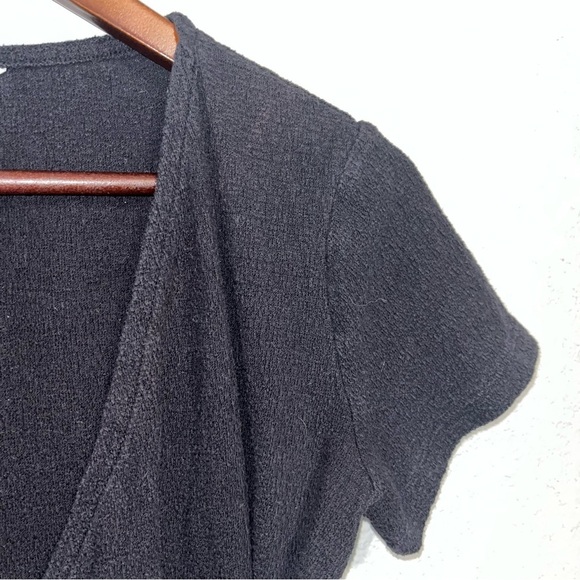 🌻SALE🌻 Women's Time & Tru Black Short Sleeve Wrap Top - Picture 5 of 7